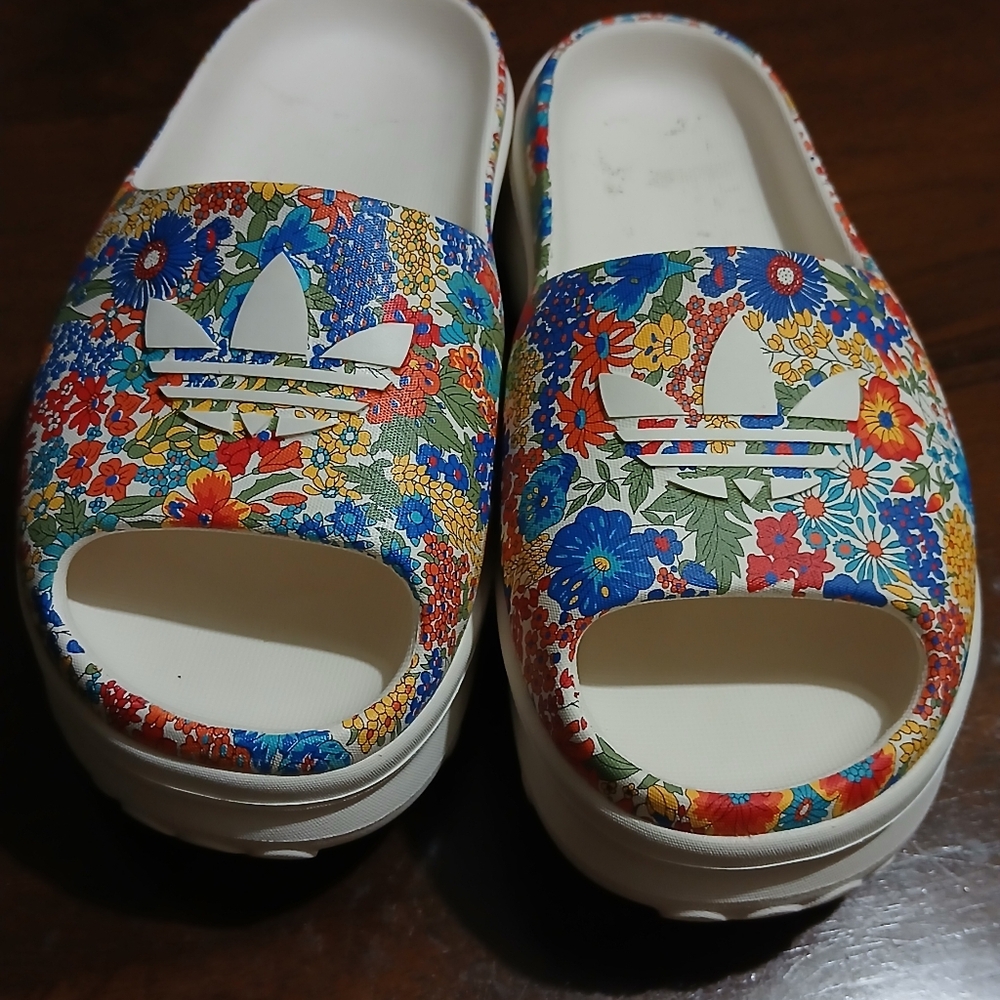 Adidas Clogs - Picture 5 of 9